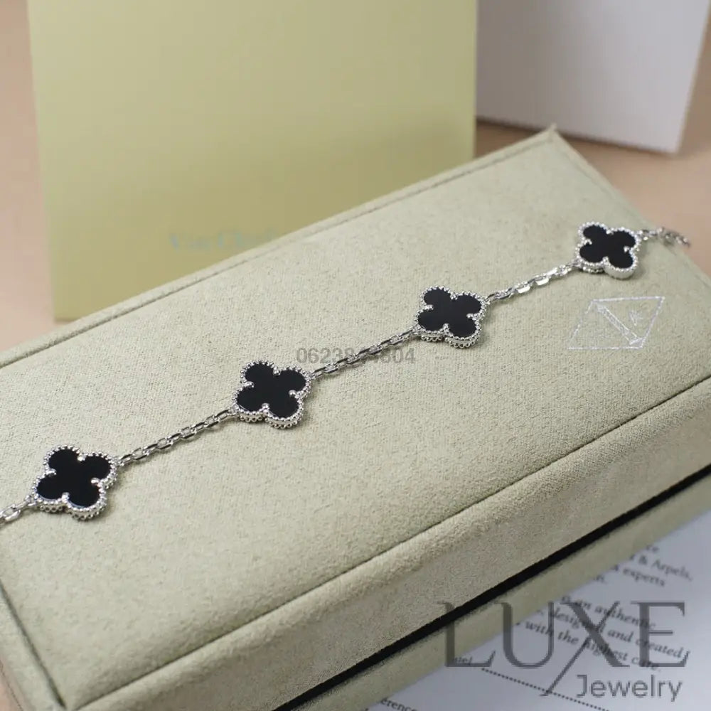 CLOVER 5 MOTIF ONYXS BRACELET SILVER Silver Bracelets