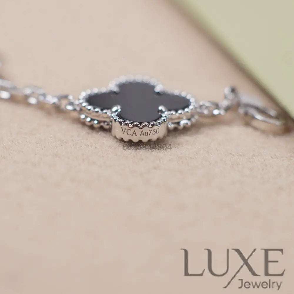CLOVER 5 MOTIF ONYXS BRACELET SILVER Silver Bracelets
