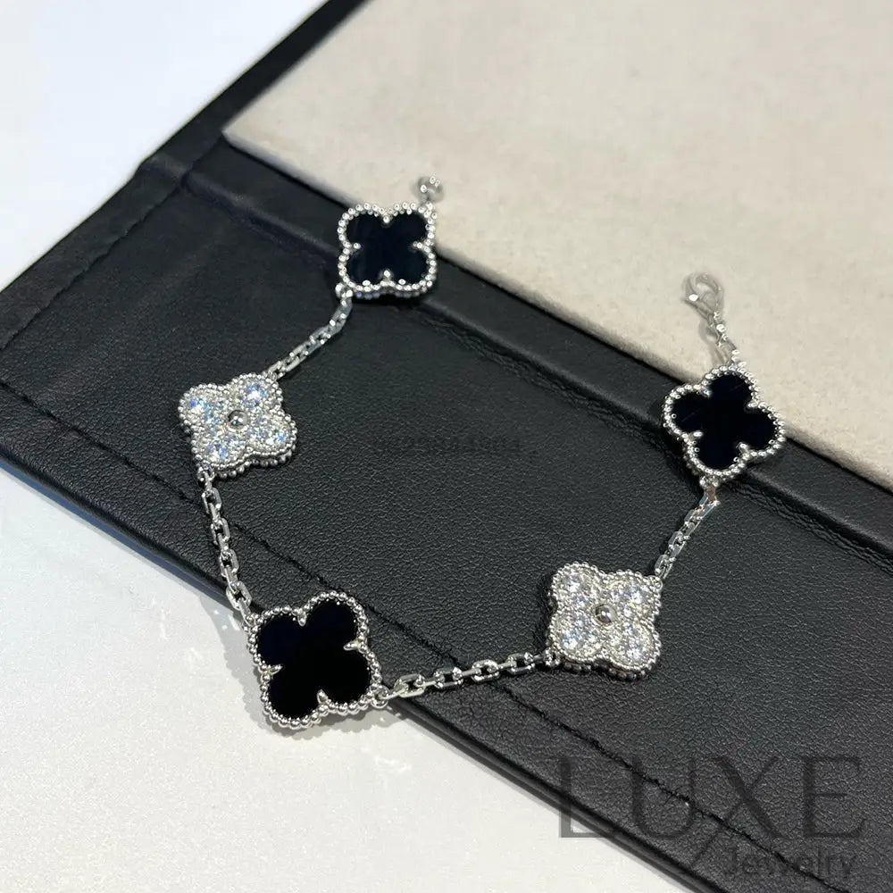 CLOVER 5 MOTIF ONYXS DIAMOND BRACELET SILVER Silver Bracelets