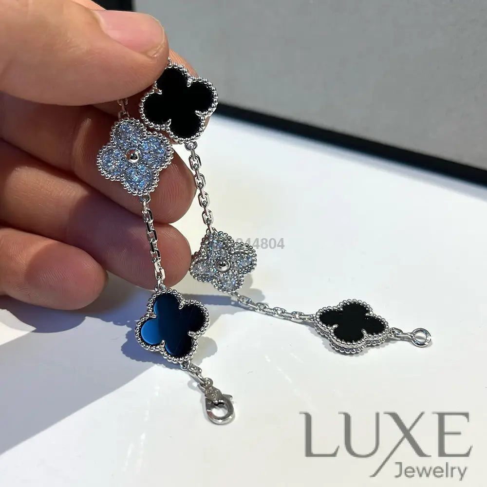 CLOVER 5 MOTIF ONYXS DIAMOND BRACELET SILVER Silver Bracelets