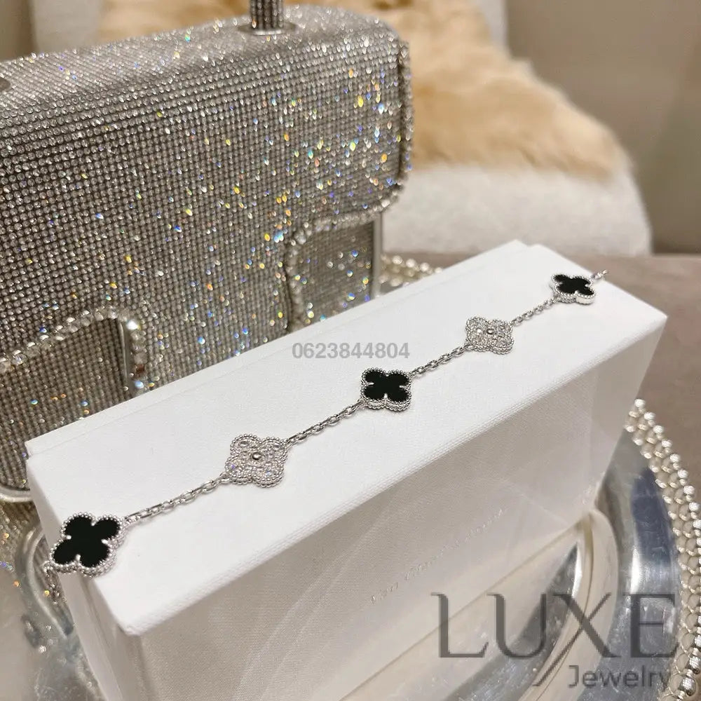 CLOVER 5 MOTIF ONYXS DIAMOND BRACELET SILVER Silver Bracelets