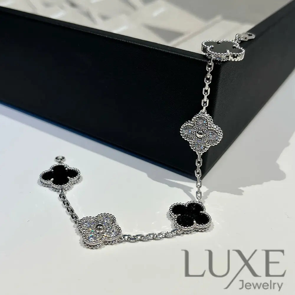 CLOVER 5 MOTIF ONYXS DIAMOND BRACELET SILVER Silver Bracelets