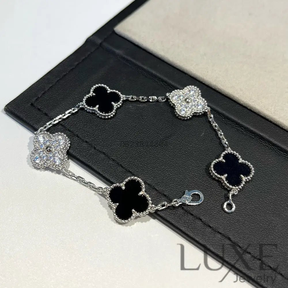 CLOVER 5 MOTIF ONYXS DIAMOND BRACELET SILVER Silver Bracelets