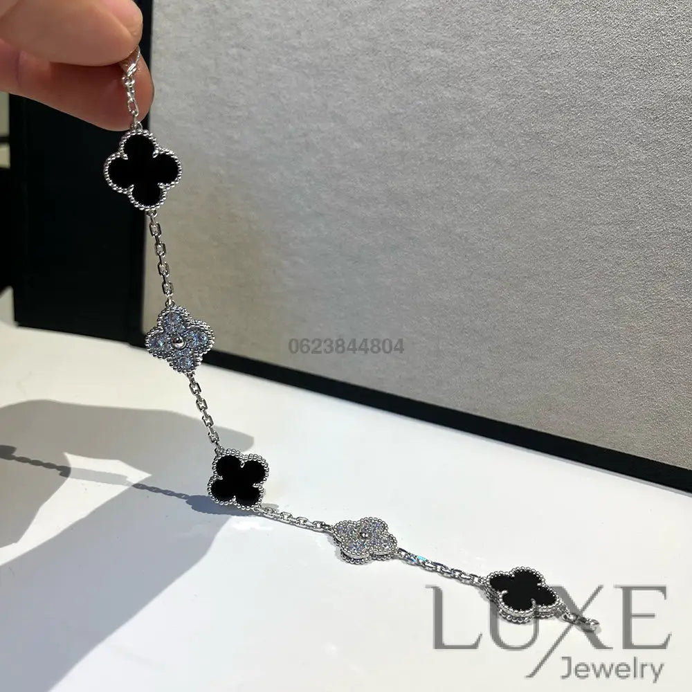 CLOVER 5 MOTIF ONYXS DIAMOND BRACELET SILVER Silver Bracelets