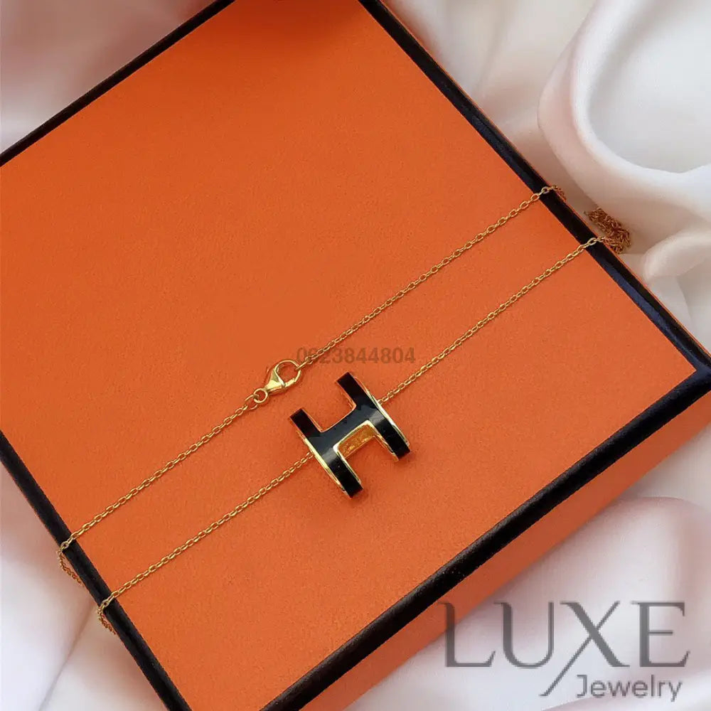 Collier Owatch ™️ HM CLIC RED ENAMEL GOLD NECKLACEHM CLIC BLACK ENAMEL GOLD NECKLACE Gold Necklaces