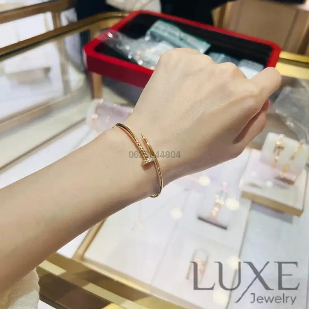 Ensemble de la collection « Juste un Clou » – bracelet et bague en diamants style classique Bracelet Cartier