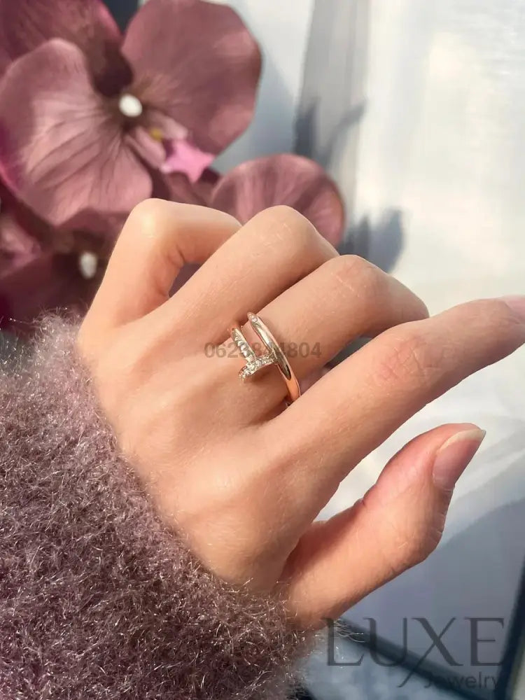 Ensemble de la collection « Juste un Clou » – bracelet et bague en diamants style classique Bracelet Cartier