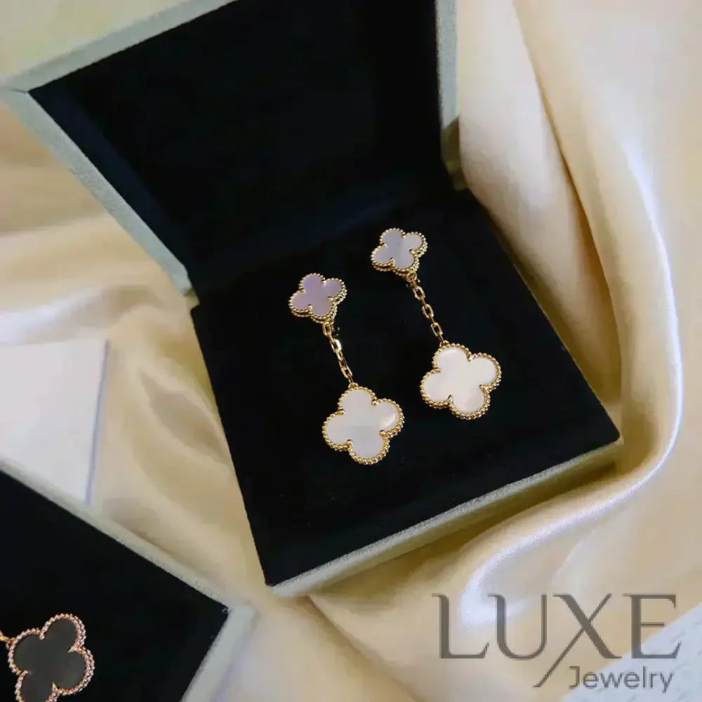 [OWATCH™]CLOVER 2 MOTIF WHITE MOP EARRINGS Earrings