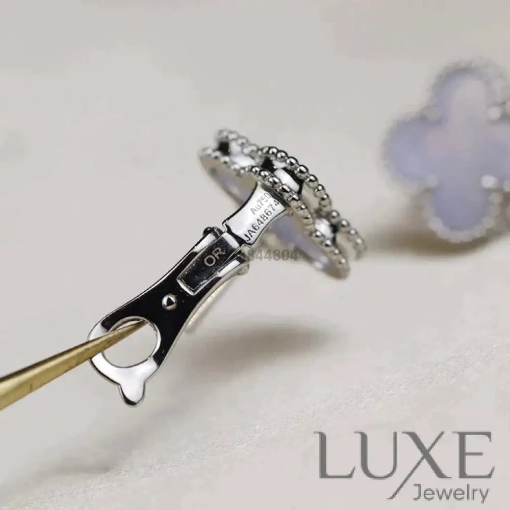 [OWATCH™]CLOVER MEDIUM 1 MOTIFS WHITE MOP EARRINGS SILVER Silver Earrings