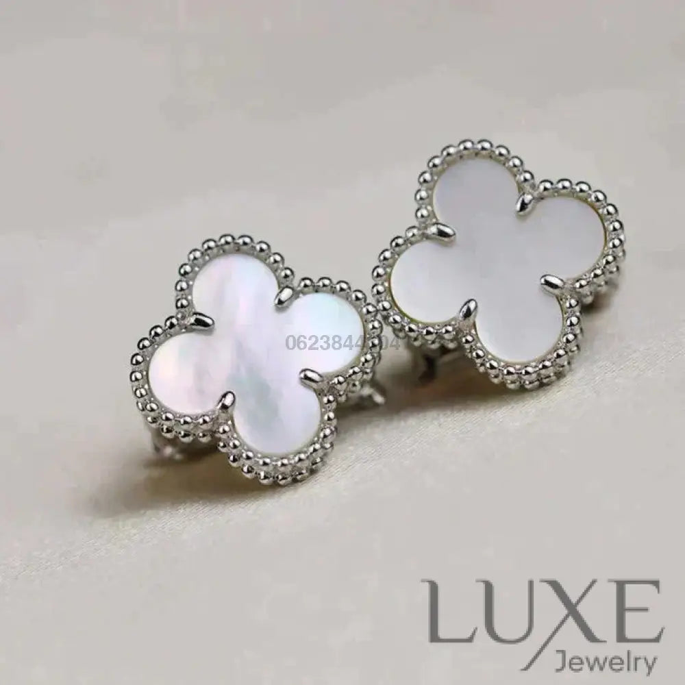 [OWATCH™]CLOVER MEDIUM 1 MOTIFS WHITE MOP EARRINGS SILVER Silver Earrings