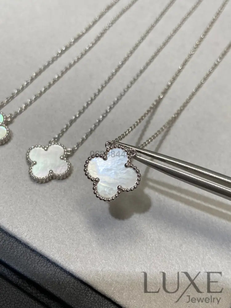 [Owatch ™️CLOVER MEDIUM SILVER WHITE MOP NECKLACE Necklaces
