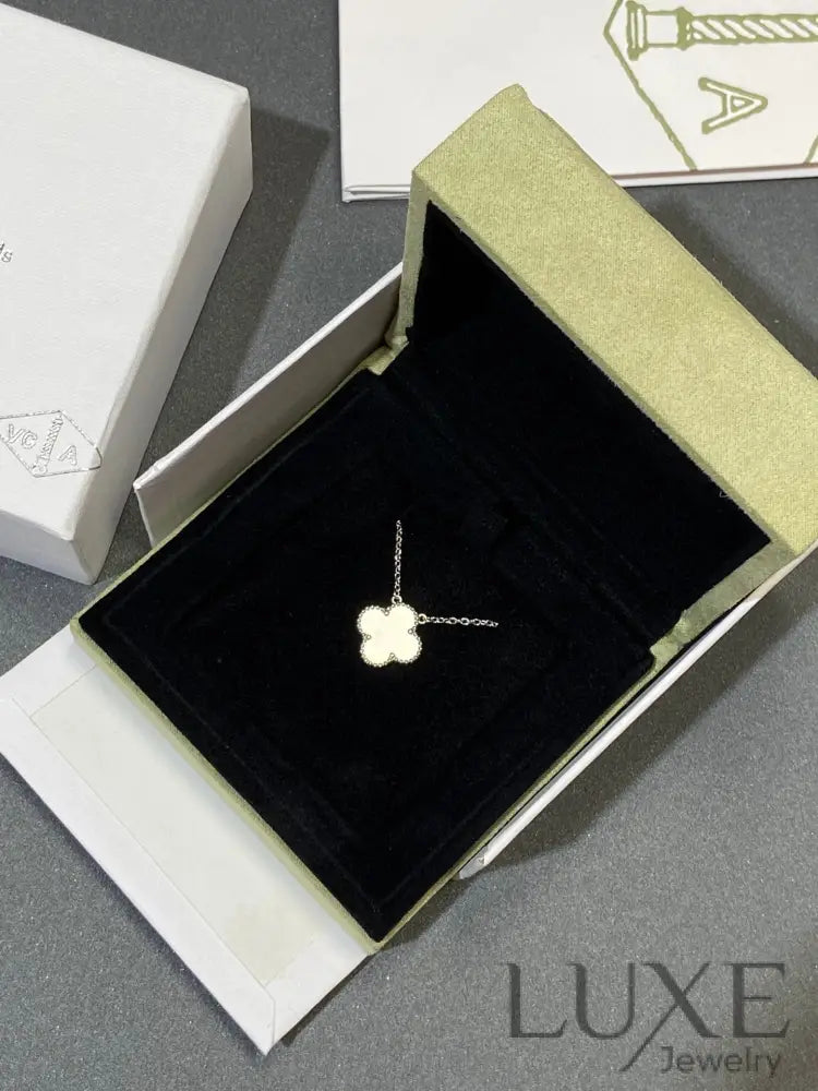 [Owatch ™️CLOVER MEDIUM SILVER WHITE MOP NECKLACE Necklaces