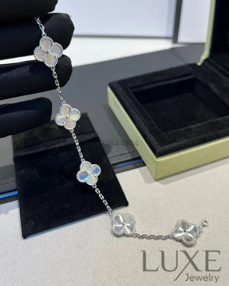 OWATCH™️CLOVER SILVER 5 MOTIFS BRACELET Silver Bracelets
