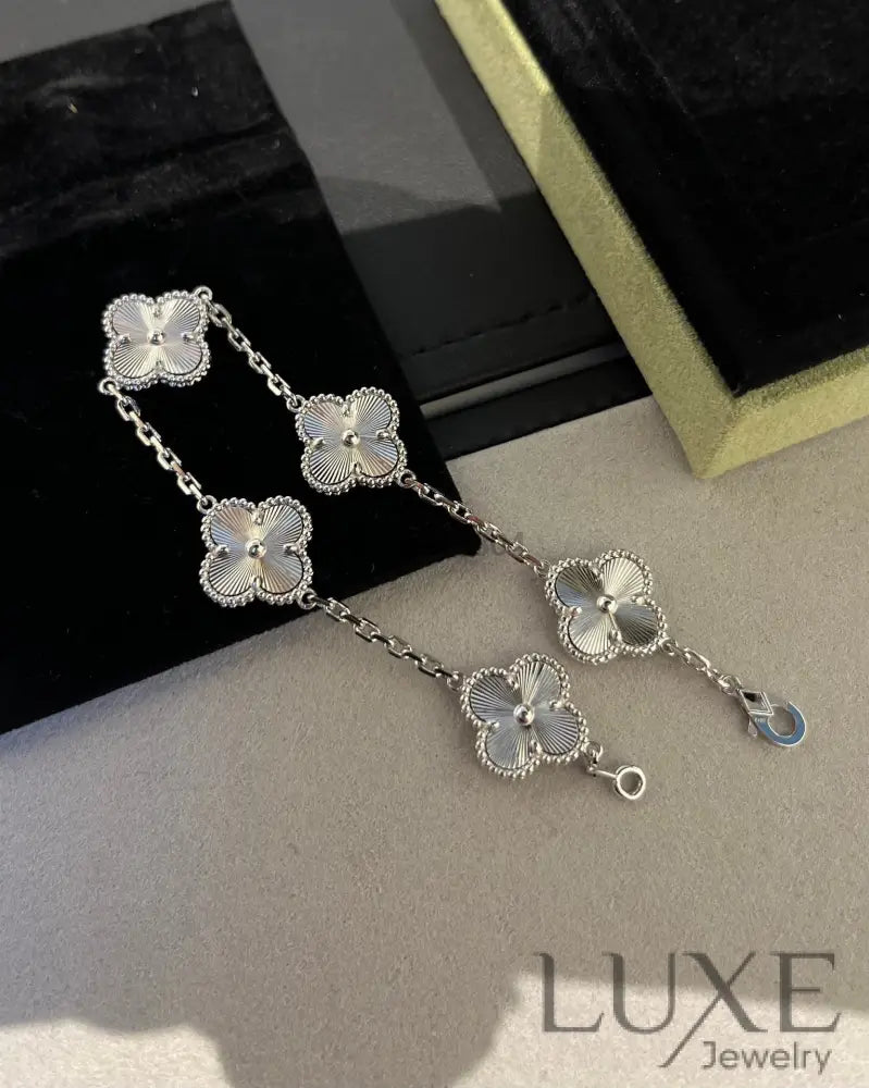 OWATCH™️CLOVER SILVER 5 MOTIFS BRACELET Silver Bracelets