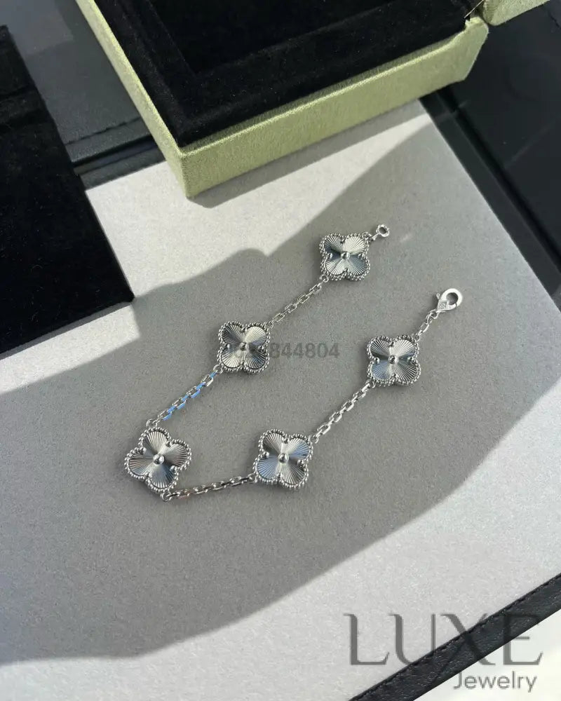 OWATCH™️CLOVER SILVER 5 MOTIFS BRACELET Silver Bracelets