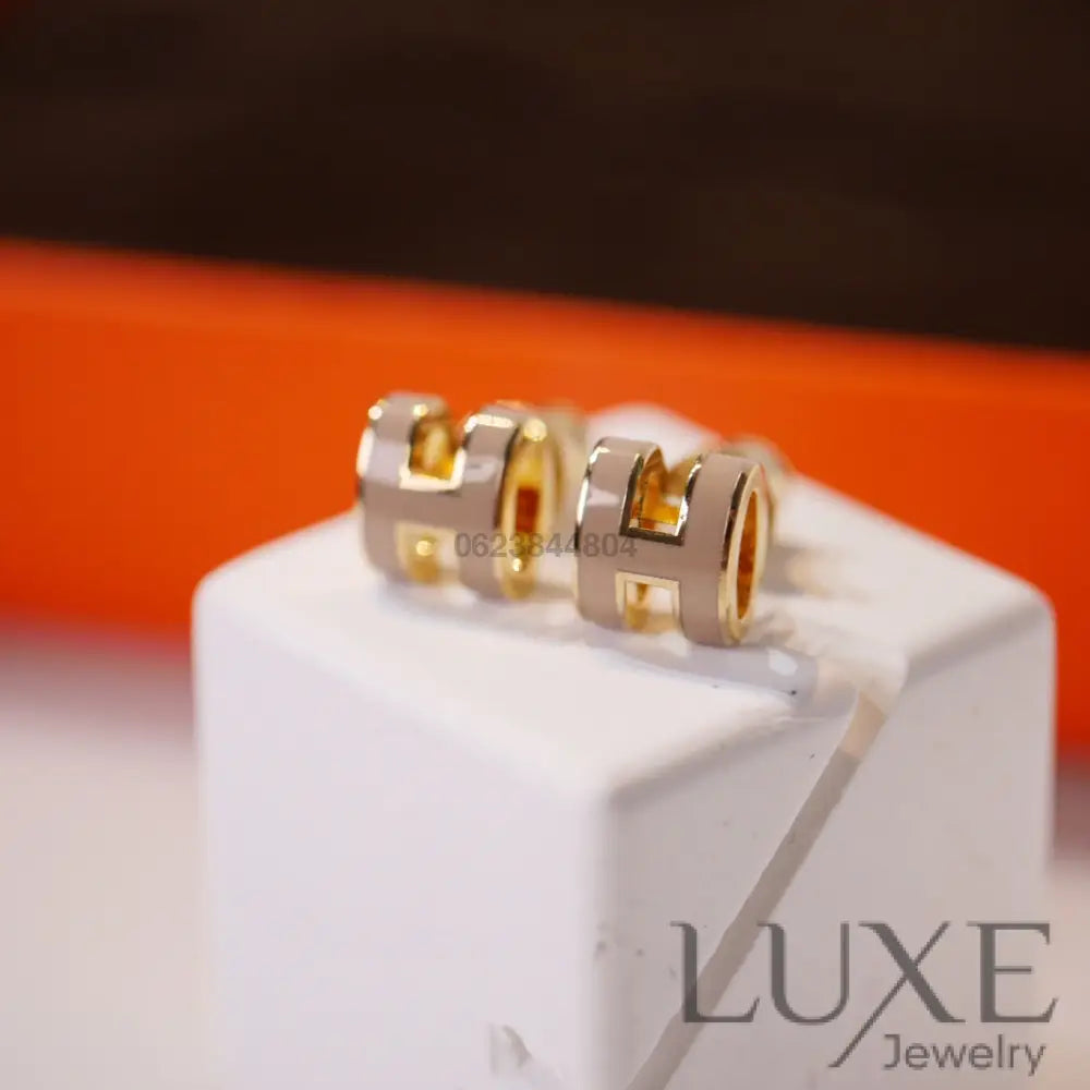 [OWATCH™]MINI POP H GOLD EARRINGS GREY Gold Earrings